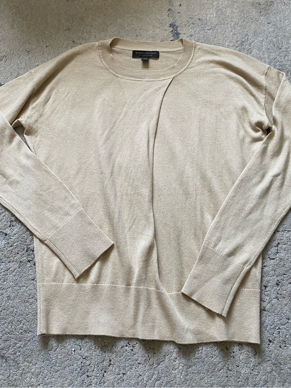 Banana Republic SILK CASHMERE
 Crewneck Sweater in Light Beige